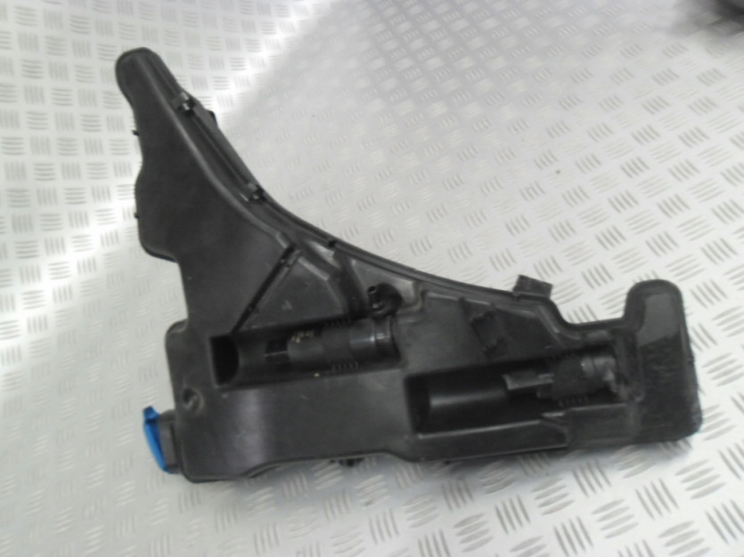 AUDI A4 8W B9 SEDAN 2.0TFSI ZBIORNIK SPRYSKIWACZY