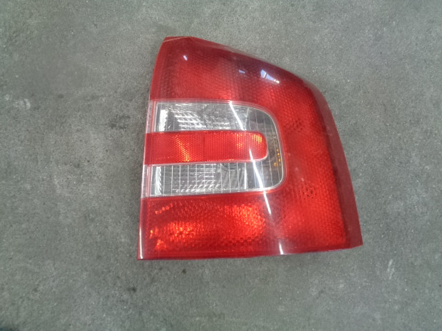 SKODA OCTAVIA 2 II 1Z LAMPA TYL PRAWA 1Z9945096