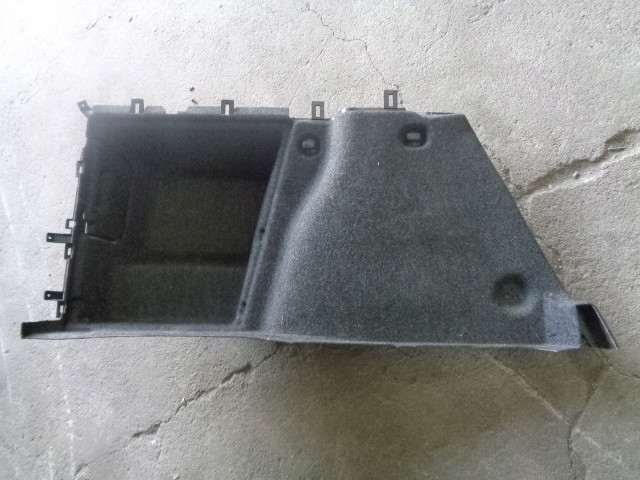 SKODA OCTAVIA 2 II 1Z BOCZEK BAGAZNIKA PRAWY