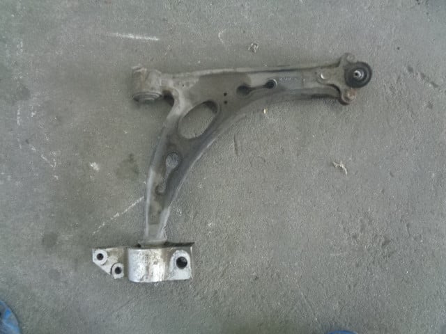 SKODA OCTAVIA 2 II 1Z 1.9 WAHACZ PRAWY 1K0407153N
