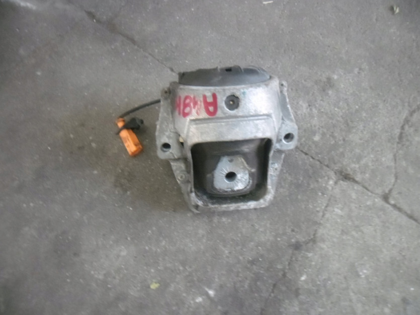 AUDI A4 8K B8 PODUSZKA SILNIKA 8K0199381