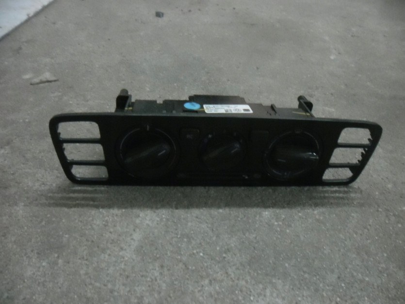 VW UP 2013 5D PRZELACZNIK KLIMATYZACJI 1S0820045T