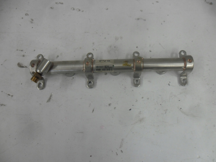 AUDI A5 S5 8W F5 LISTWA WTRYSKOWA LEWA 06M133315L