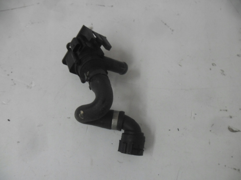 AUDI A5 S5 8W F5 DODATKOWA POMPA WODY 8K0819025J