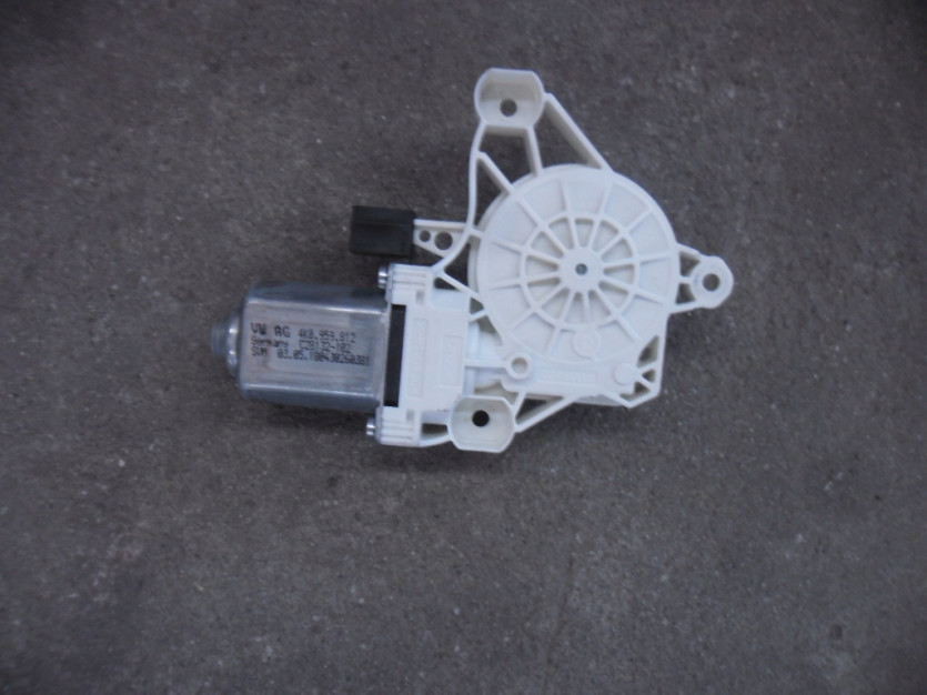 AUDI A6 C8 4K SILNIK SZYBY PRAWY TYL 4K0959812