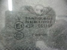MINI COOPER D R56 2008 SZYBA PRAWA TYL TYLNA