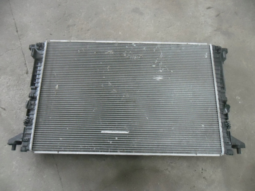 AUDI A4 8W Q7 CHLODNICA WODY 8W0121251N