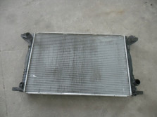 AUDI A4 8W Q7 CHLODNICA WODY 8W0121251N