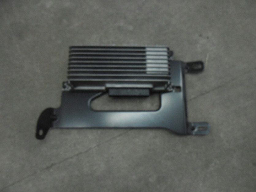 AUDI A4 8K B8 2010 WZMACNIACZ 8T0035223AB