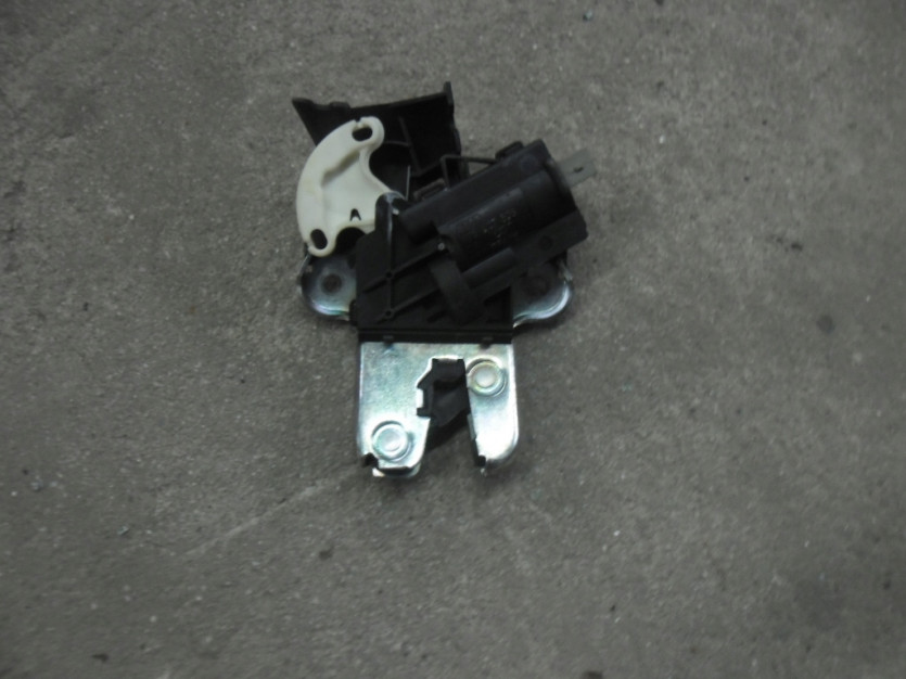 AUDI A4 8K B8 2010 ZAMEK KLAPY TYL BAGAZNIKA