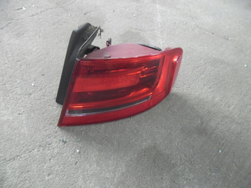 AUDI A4 8K B8 2010 LAMPA PRAWA TYL TYLNA