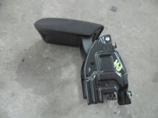 AUDI A4 8K B8 2010 PODLOKIETNIK 8K0864283