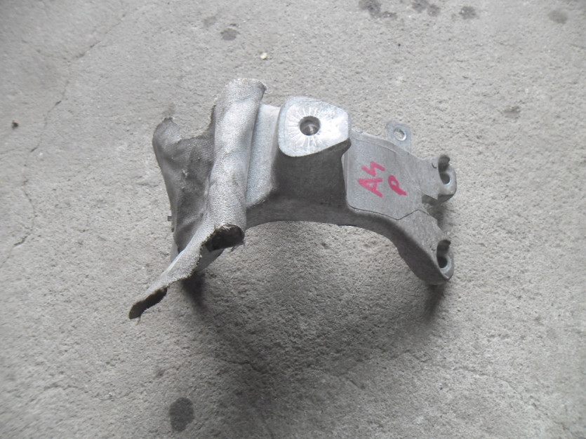 AUDI A4 8K B8 2010 WSPORNIK LAPA SILNIKA 2.0 TDI
