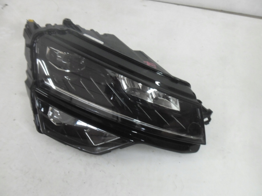 SKODA KAROQ LAMPA PRAWA PRZOD PRZEDNIA 57B941016B