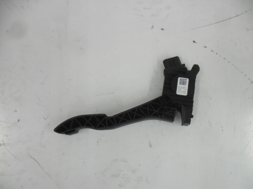VW TOURAN 2 II 5T LIFT PEDAL GAZU 5Q1723503J