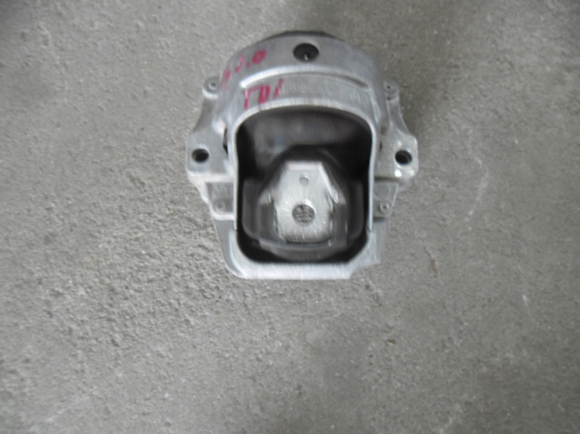 AUDI A4 8K B8 LIFT 2015 PODUSZKA SILNIKA 8R0199381