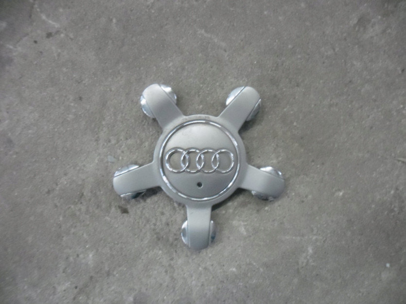 AUDI ZASLEPKA NAKLADKA KOLPAK FELGI 8R0601165