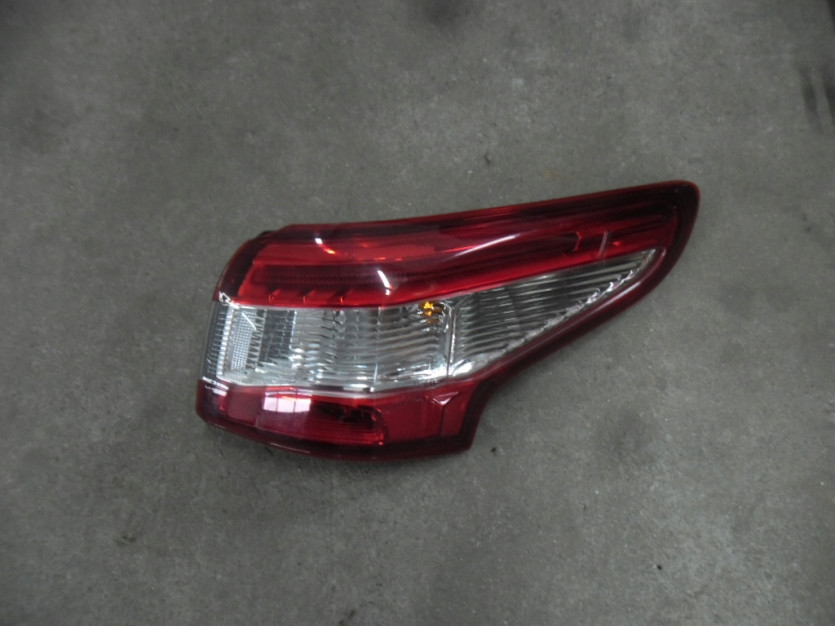 NISSAN QASHQAI 2 II J11 2016 LAMPA PRAWA TYL TYLNA