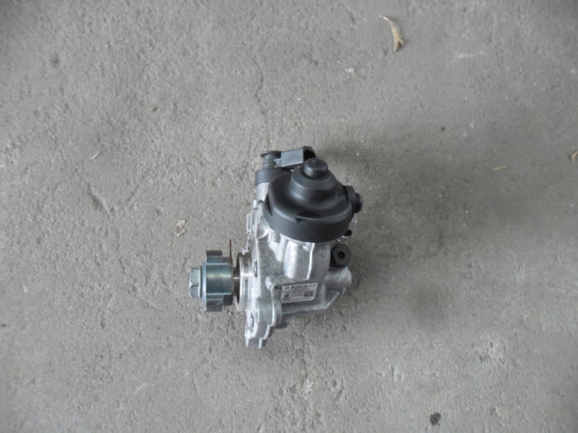 AUDI A3 8V CABRIO POMPA WTRYSKOWA 04L130755D