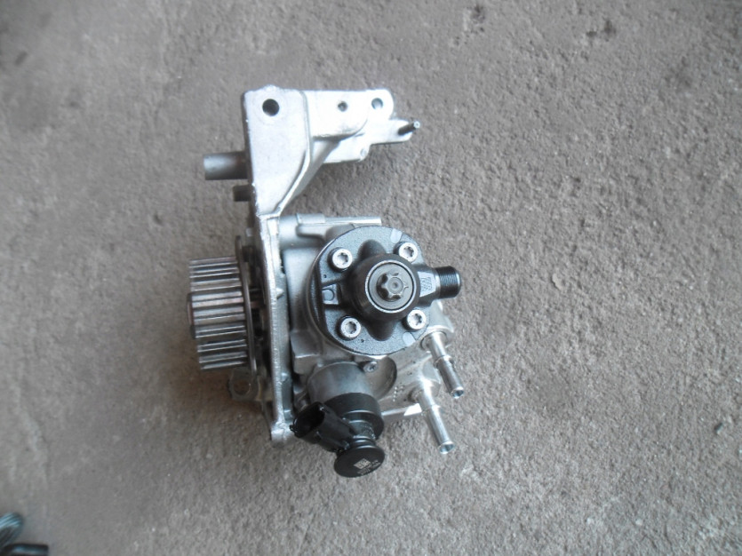 PEUGEOT 208 308 1.6 HDI POMPA WTRYSKOWA 9811347380