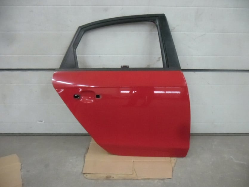 AUDI A4 8K SEDAN DRZWI PRAWE TYL TYLNE LY3J