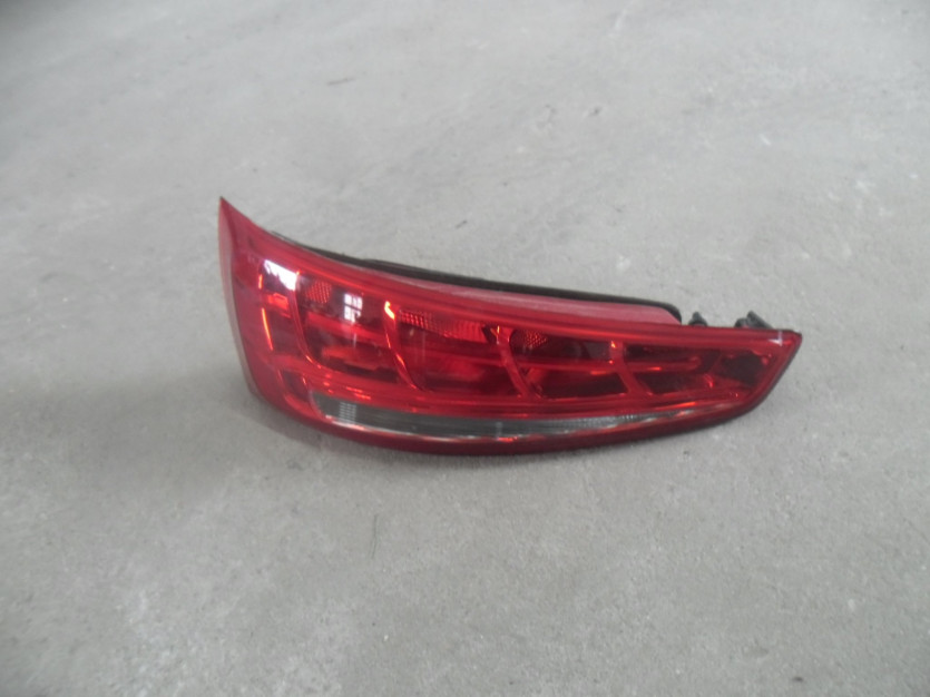 AUDI Q3 8U 2014 LAMPA LEWA TYL TYLNA 8U0945093