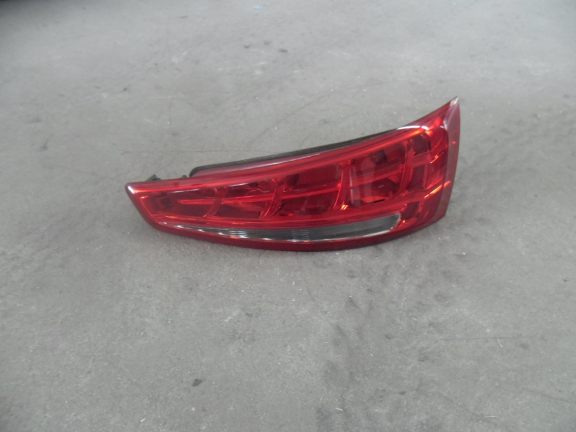 AUDI Q3 8U 2014 LAMPA PRAWA TYL TYLNA 8U0945094