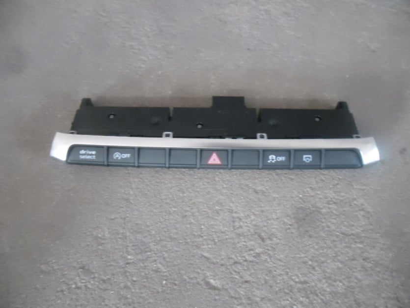 AUDI A3 8V SEDAN PANEL PRZELACZNIK 8V0925301NA