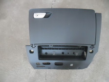 AUDI A3 8V SEDAN SCHOWEK POLKA DESKI 8V0880842B