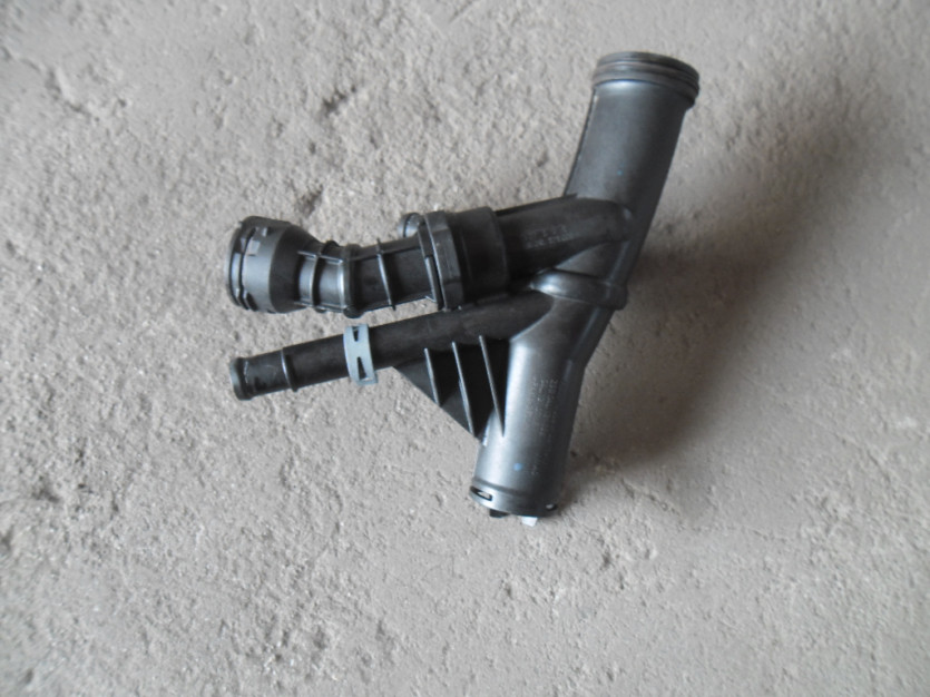 AUDI A3 8V KROCIEC RURA TERMOSTATU 04L121071L
