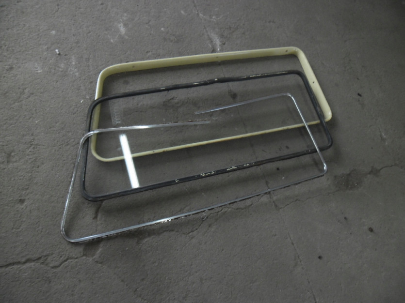 PEUGEOT 403 1967 AVANT SZYBA TYL TYLNA PRAWA KOMBI