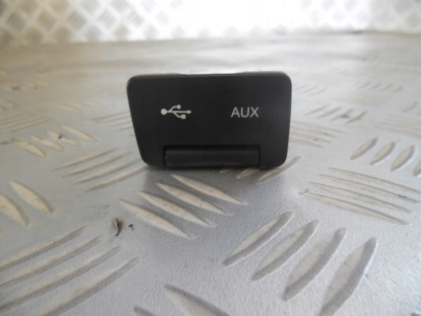 KIA CEED I SW ED 2009 PORT GNIAZDO USB AUX RADIO