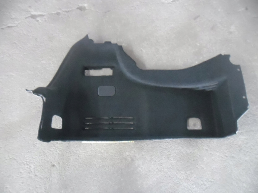 AUDI A3 8V OSLONA BOCZEK BAGAZNIKA LEWA 8V7863879A