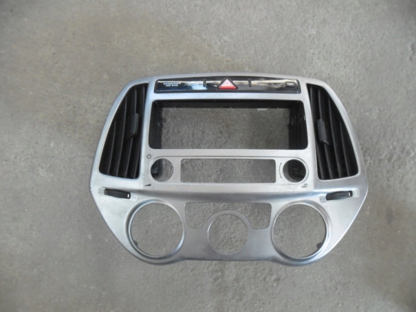 HYUNDAI I20 LIFT 2013 RAMKA OSLONA DESKI