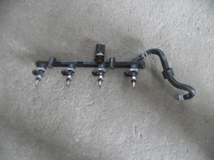 AUDI A8 4H D4 TFSI LISTWA WTRYSKOWA 06L906031A