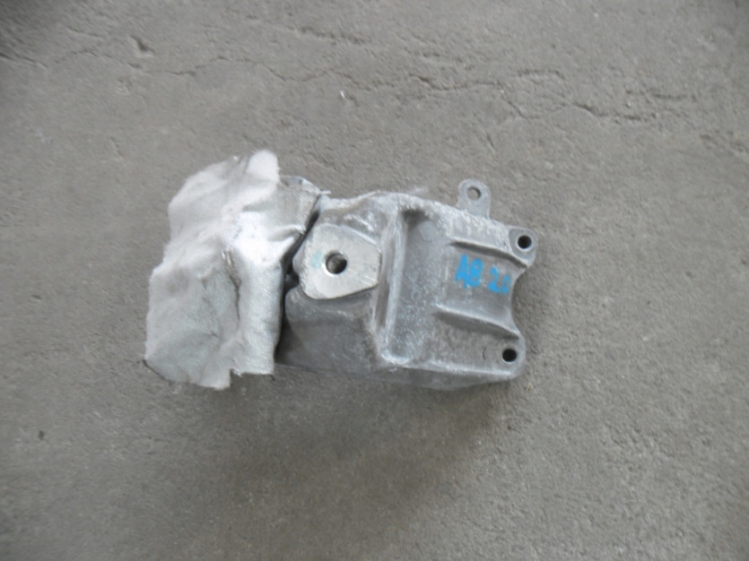 AUDI A8 4H D4 TFSI WSPORNIK LAPA SILNI 8K0199308CH