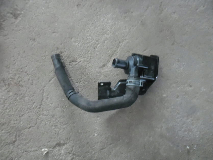 AUDI A8 4H D4 TFSI POMPKA PRZEWOD WODY 06H121601P