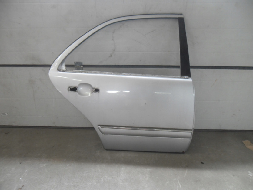 MERCEDES W210 E 2000 KLASA DRZWI PRAWE TYL TYLNE