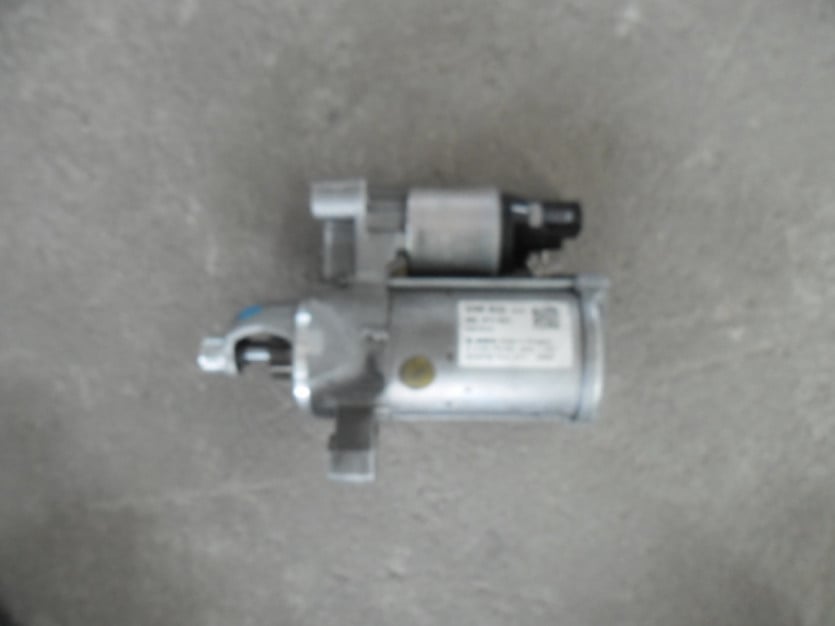 AUDI A4 8W B9 TFSI ROZRUSZNIK 06L911021