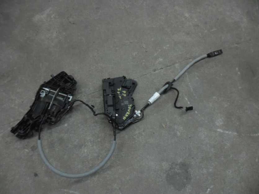 VW TOURAN 3 III 5T LIFT ZAMEK DRZWI PRAWY PRZOD