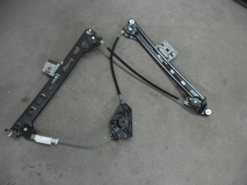 VW PASSAT CC LIFT 2016 PODNOSNIK SZYBY PRAWY PRZOD