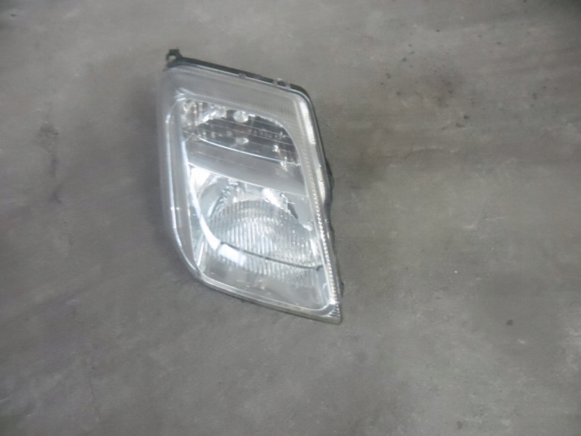 CITROEN C2 VTR LIFT LAMPA PRAWA PRZOD PRZEDNIA UK