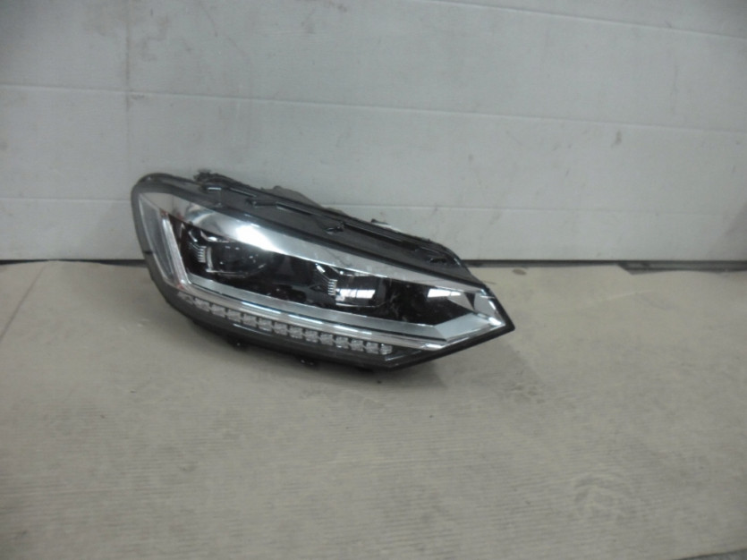 VW TOURAN 5T LIFT 2018 LAMPA PRAWA PRZOD FULL LED