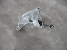 AUDI A4 A5 8W 2.0TDI WSPORNIK SILNIKA 4M0199307AD