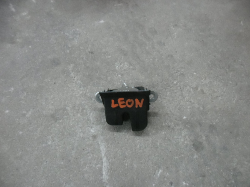 SEAT LEON III 3 ZAMEK KLAPY TYL 5G6827505