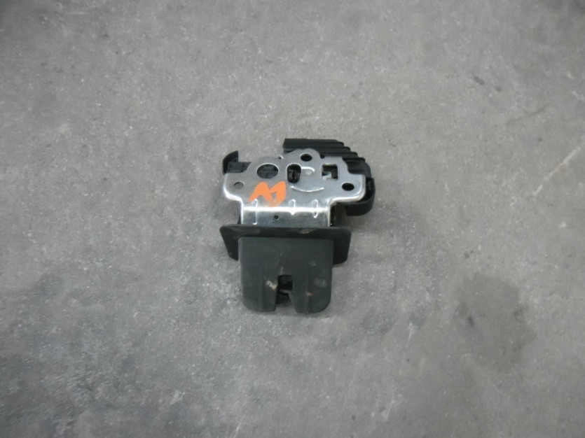 AUDI A1 8X ZAMEK KLAPY TYL 8K9827505A