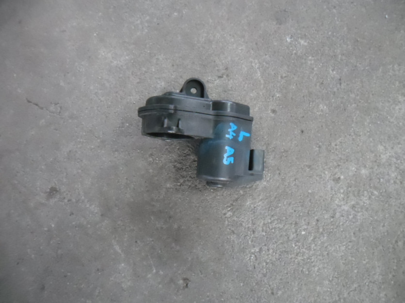 AUDI A4 A5 8W B9 SILNIK HAMULCA LEWY 8W0615405AA