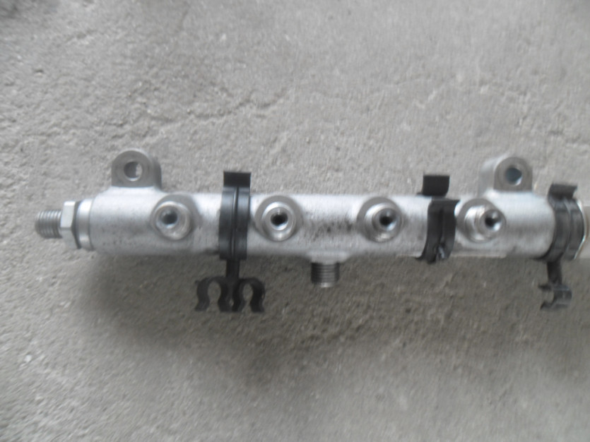 AUDI A8 4H D4 LIFT LISTWA WTRYSKOWA LEWA 4.2 TDI