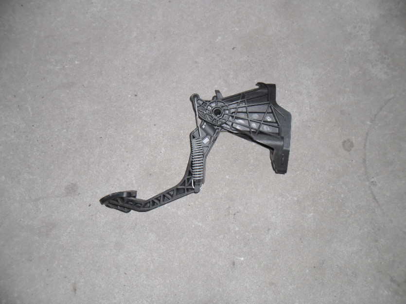 AUDI A1 8X PEDAL SPRZEGLA 6R1721059T