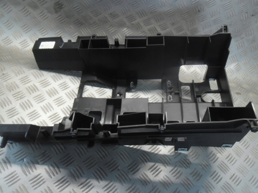 VW ATLAS TERAMONT WSPORNIK KONSOLI 3CN863233A